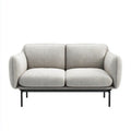 Dwuosobowa sofa tapicerowana jasnoszara na stalowych nogach, 150 x 85 x 80 cm